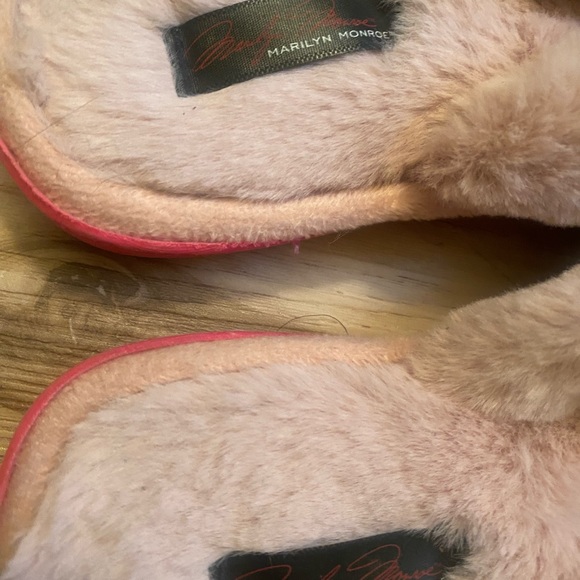 Marilyn Monroe slippers - Picture 4 of 5